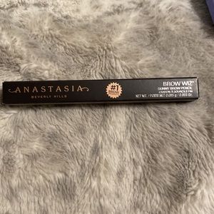 Anastasia Beverly Hills Brow Wiz dark brown
